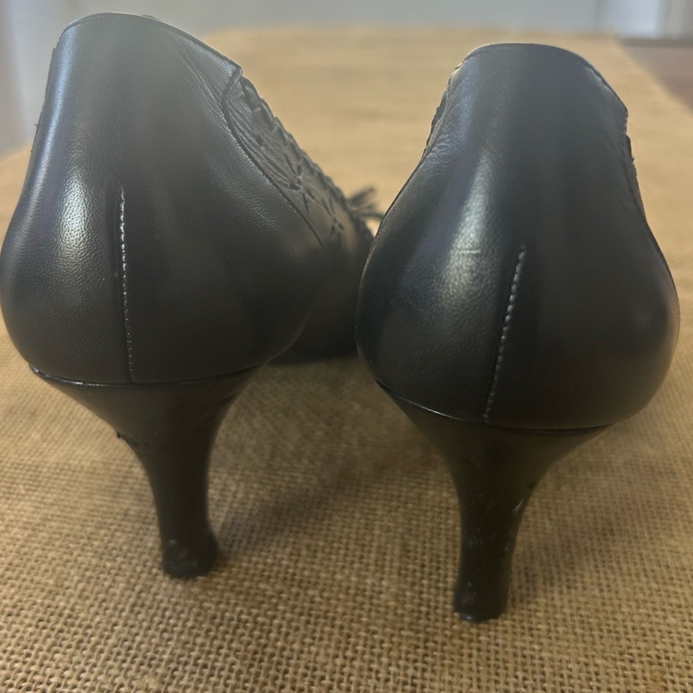 Liz Claiborne Black Kitten Heel Pumps - Picture 2 of 5